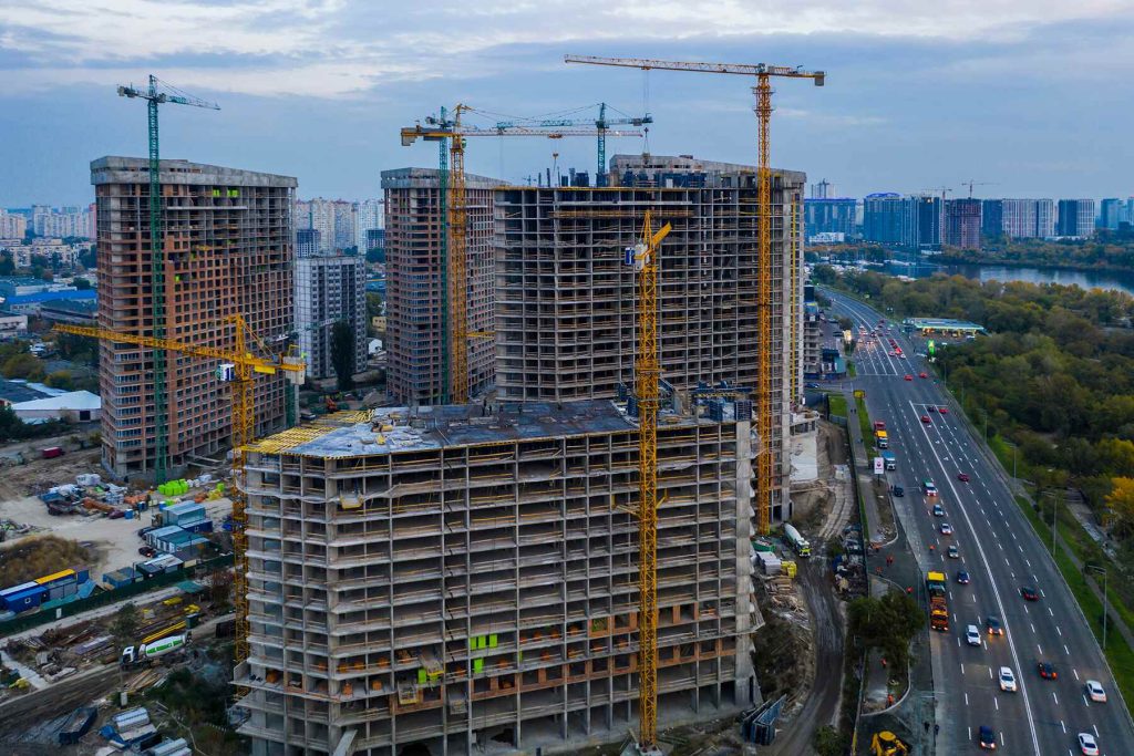 چالش‌ها و راهکارهای مدیریت منابع در پروژه‌های ساختمانی